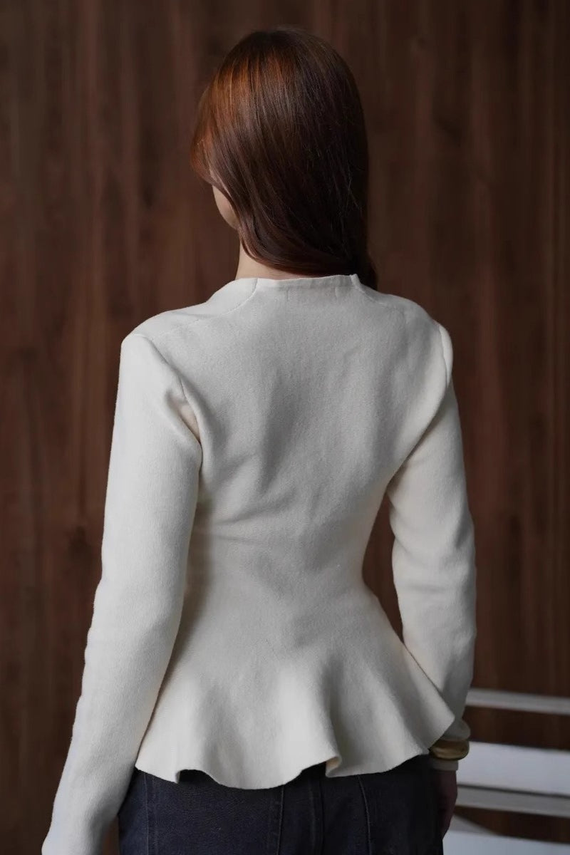 Cárdigan de punto ajustado con volante en el dobladillo y mangas largas