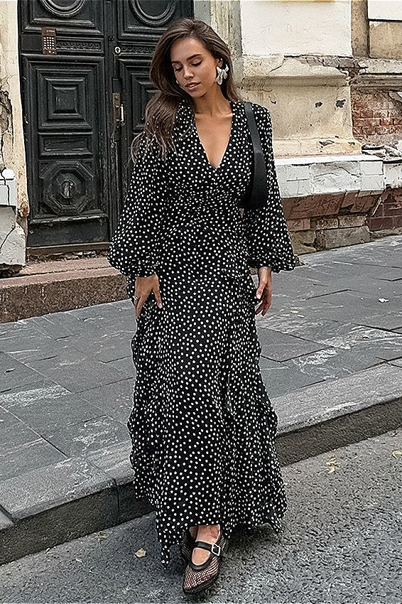 Retro maxi šaty s výstřihem do V, puntíky, nabíranými rukávy a áčkovou sukní