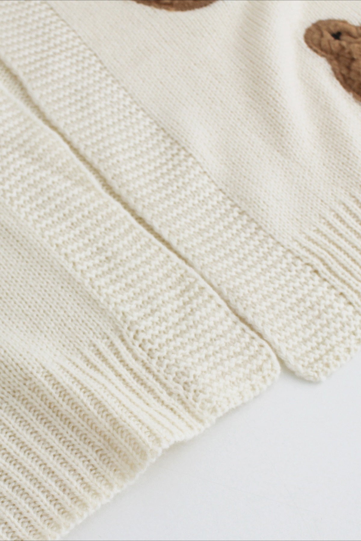 Cardigã Curto com Bordado de Urso