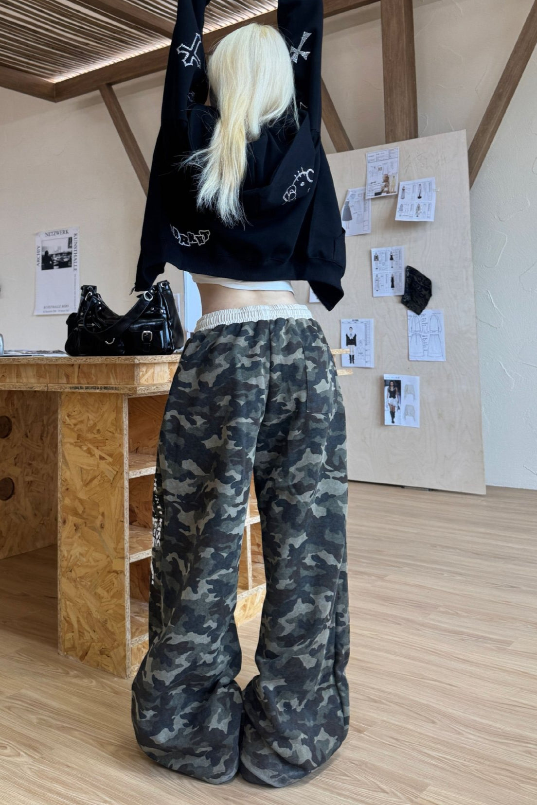 Retro Camo Letter Graphic Curved Sweat Pants