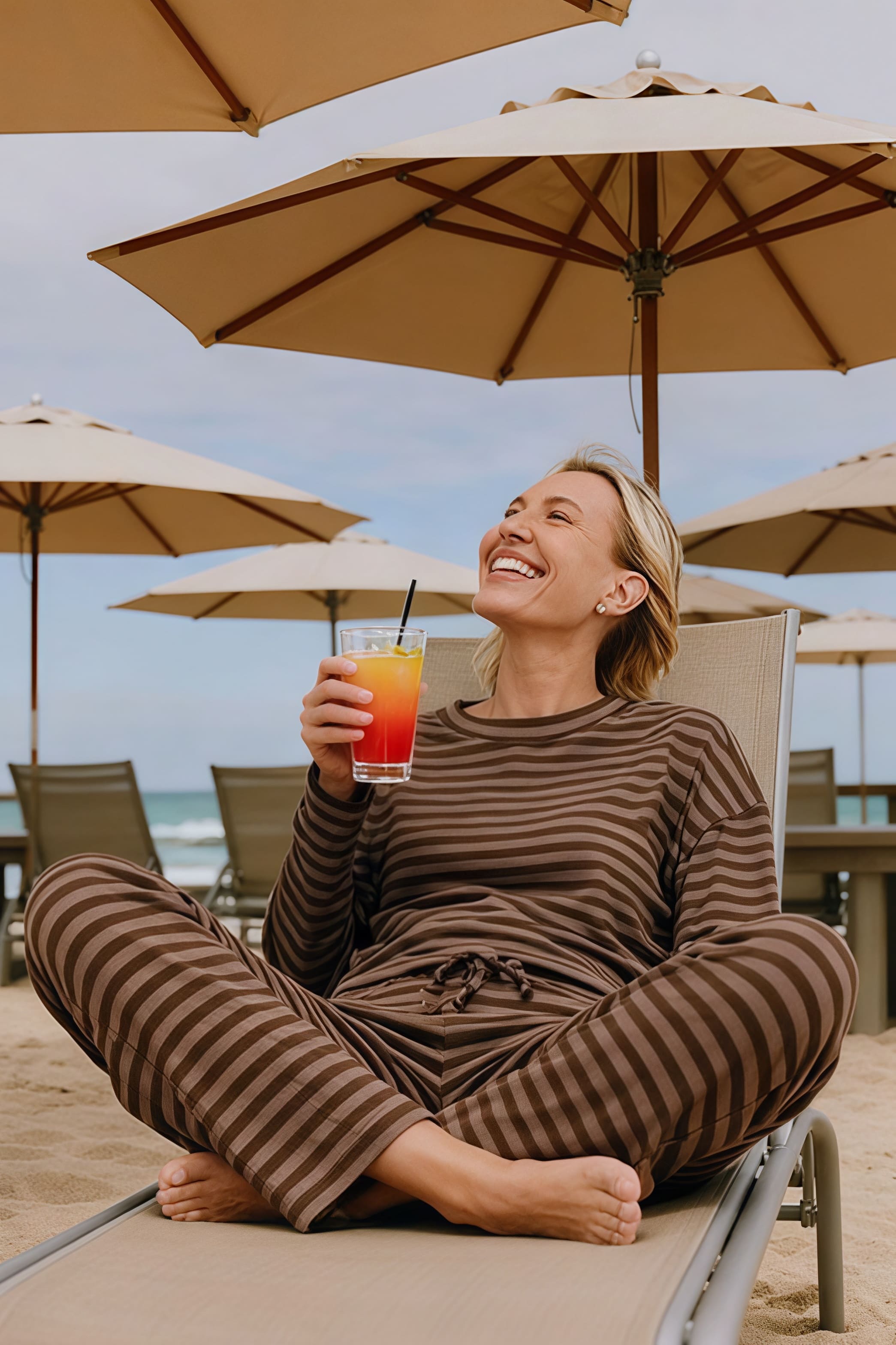 Completo a due pezzi con girocollo a righe e coulisse