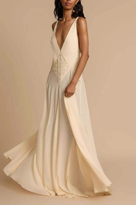 Robe bohème à encolure en V profonde avec empiècements en dentelle