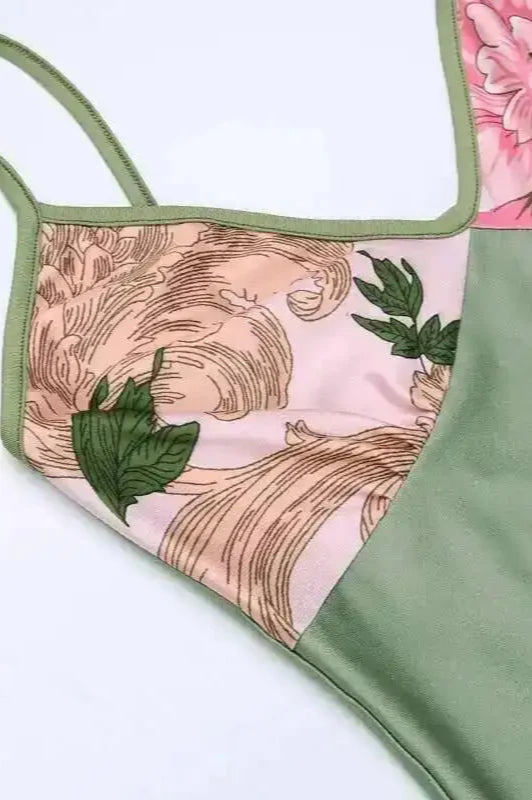 Vestido largo floral elegante con tirantes finos tipo espagueti