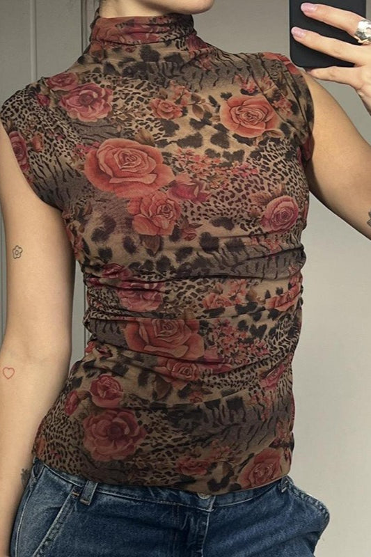 Blusa com Gola Alta e Estampa Contrastante