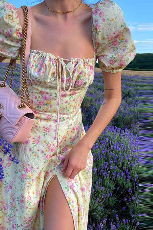 Vestido floral ajustado de cintura alta