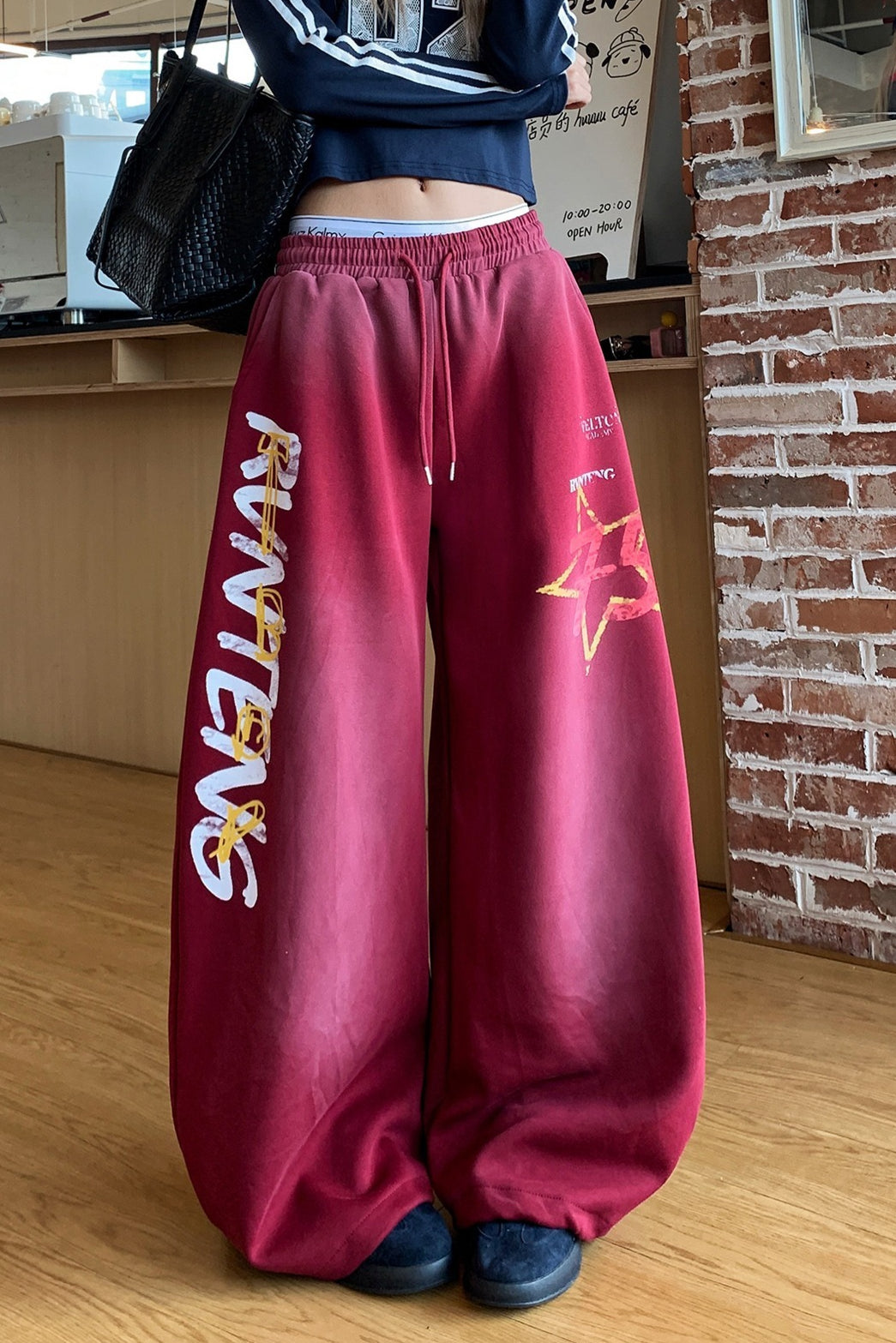 Retro tepláky s vysokým pasem a šňůrkou, s potiskem