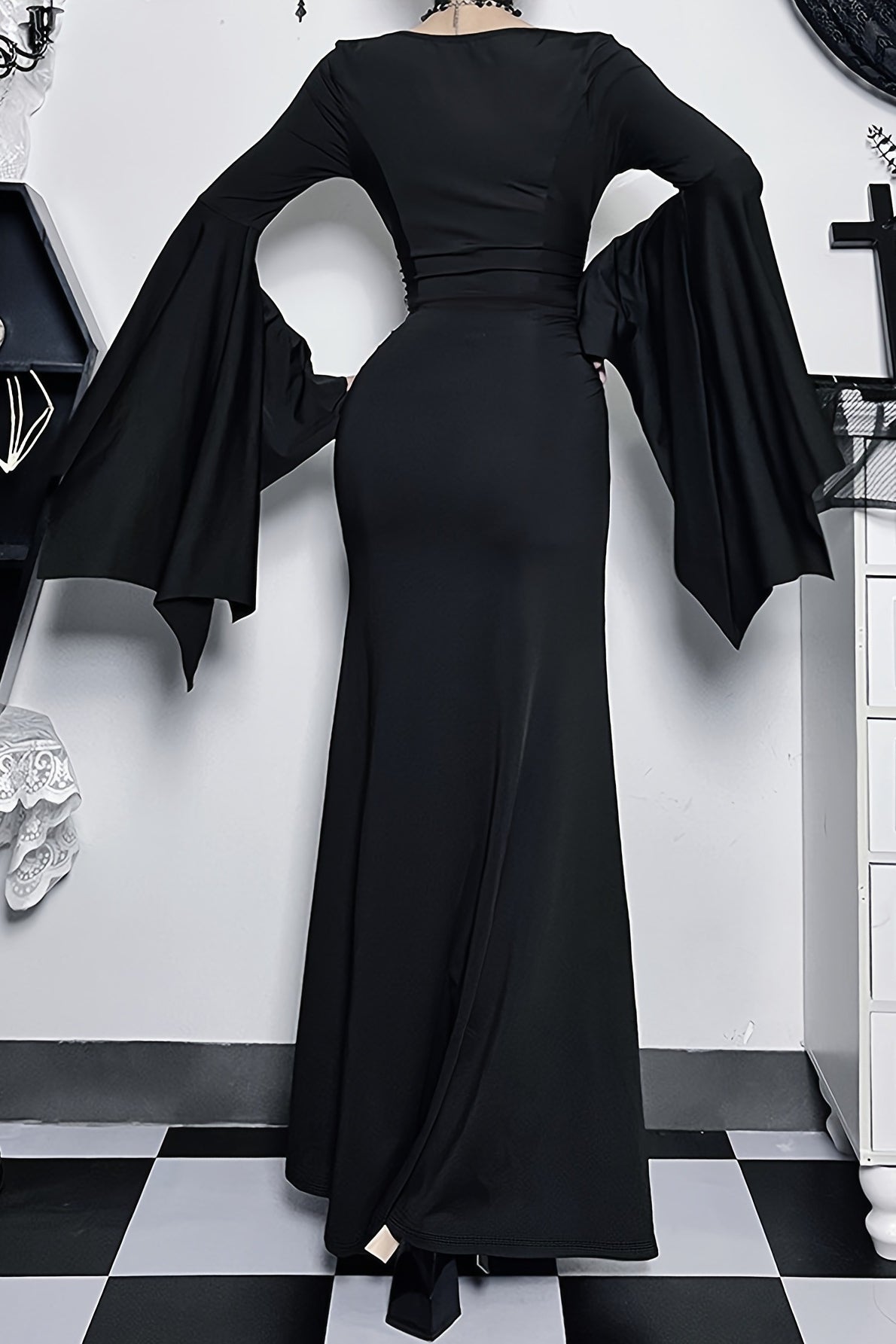 Vestido gótico ajustado con mangas murciélago
