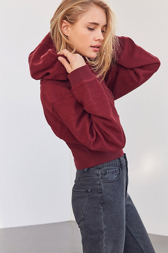 Blusa Cropped com Capuz, Cintura Ajustada e Moletom Solto