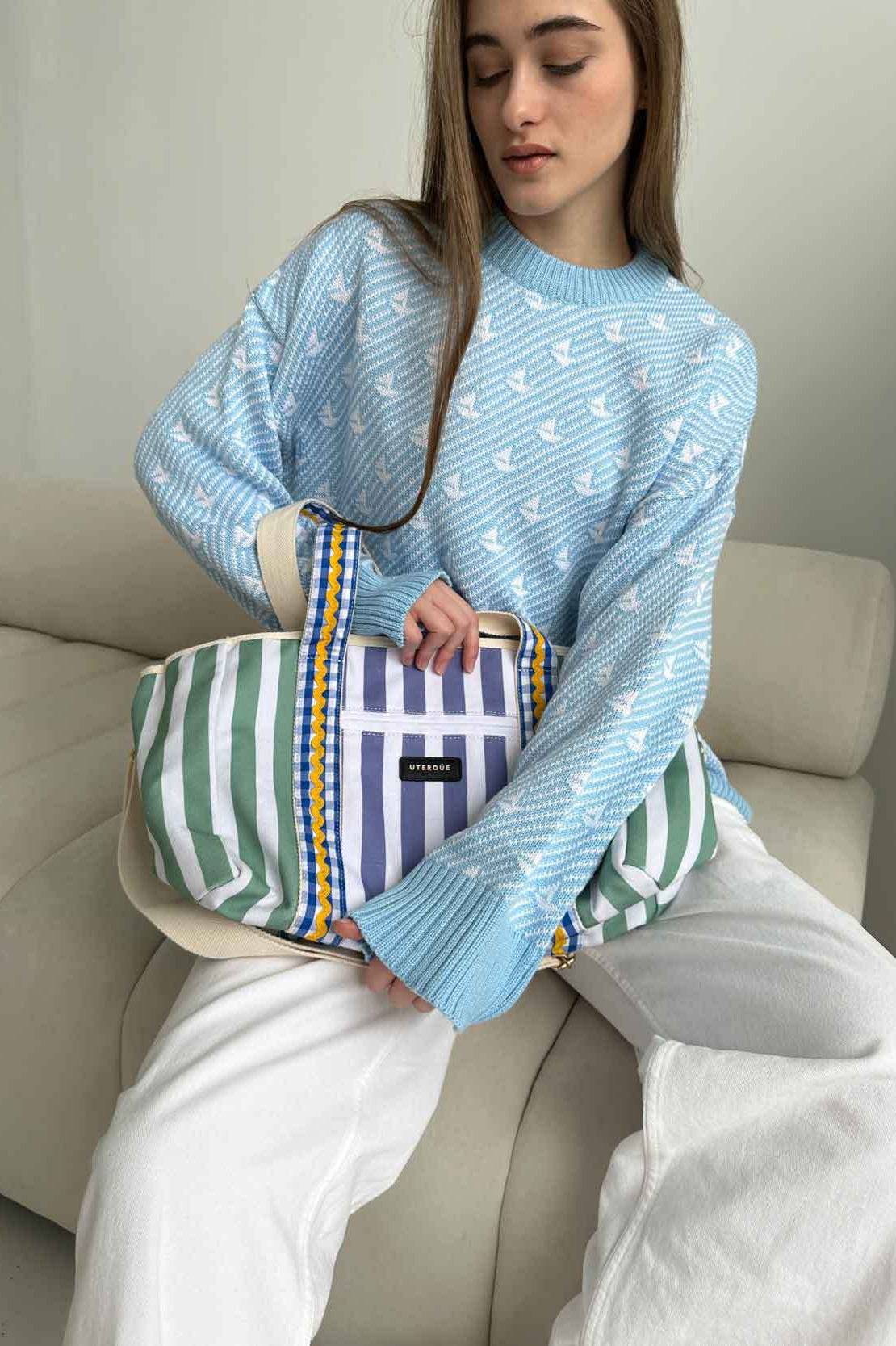 Pull tricoté à col rond motif voilier