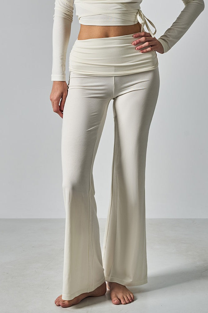 Pantaloni morbidi aderenti con risvolto solido