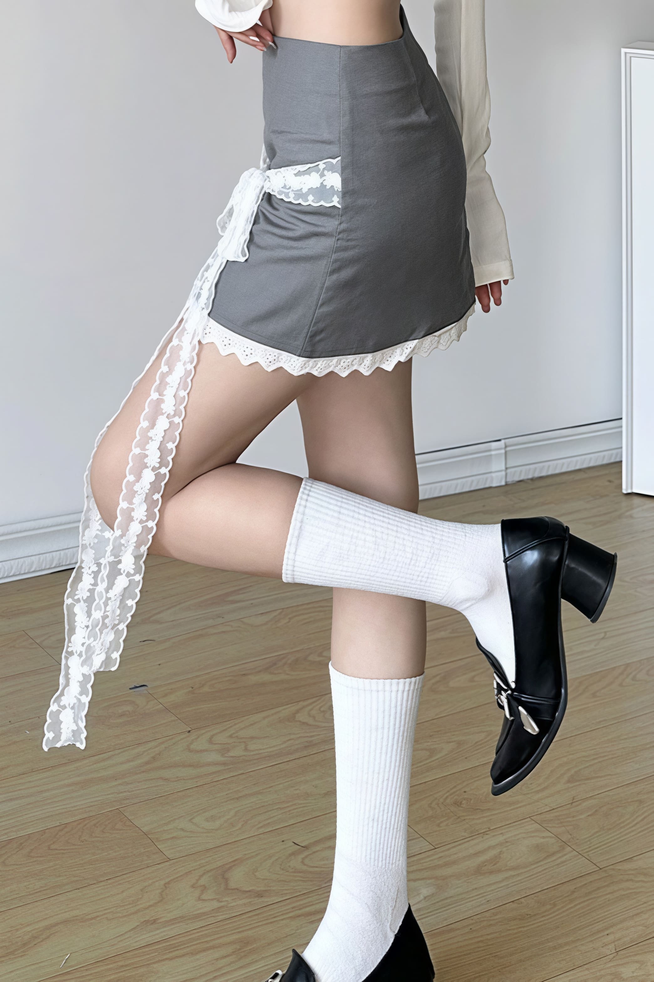 Jupe de style urbain à taille haute avec bordure en dentelle