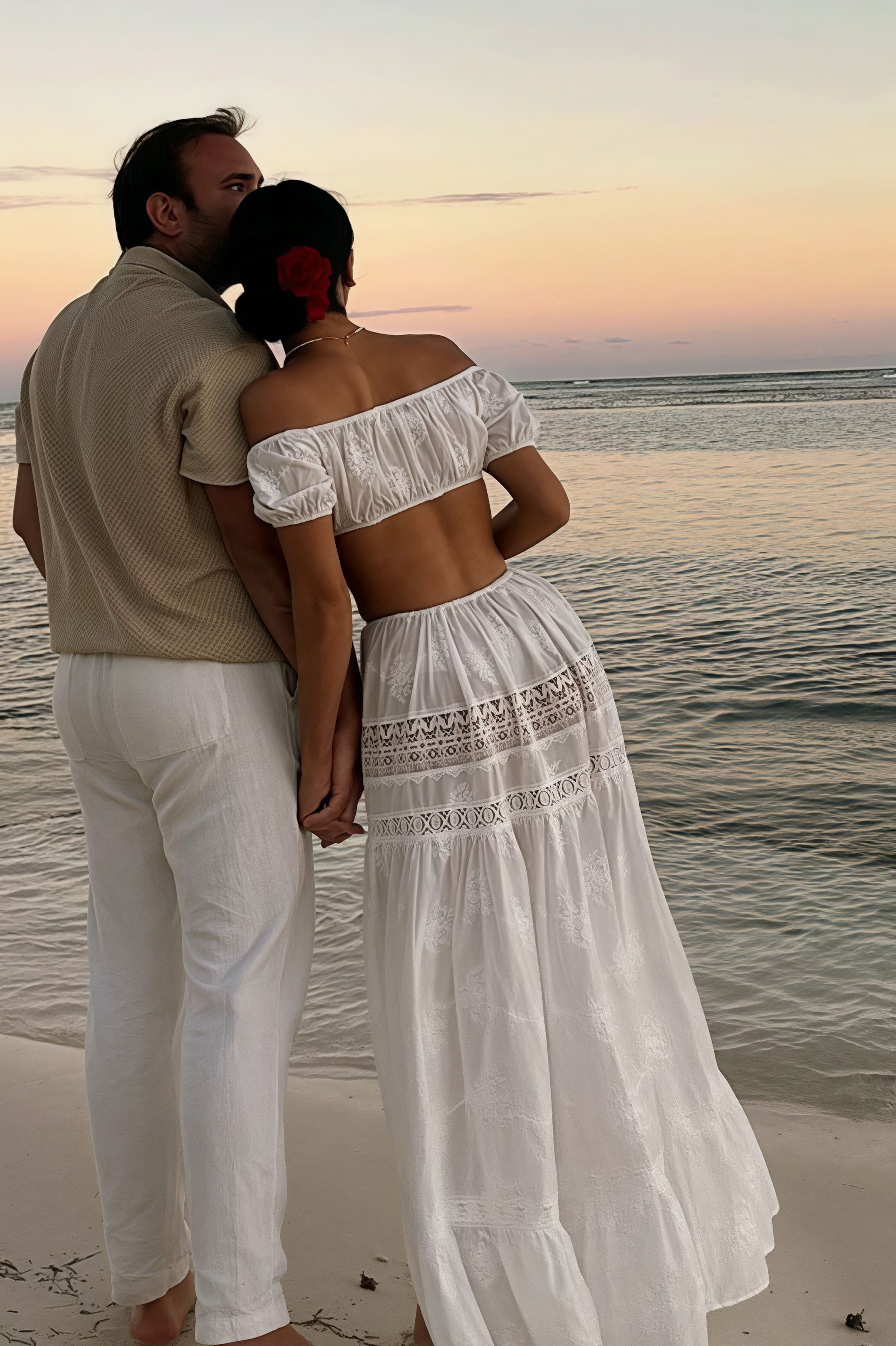 Sada čisté touhy: krátký top a sukně s vysokým pasem