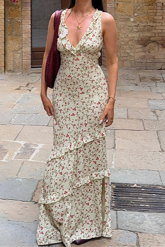 Vestido floral ajustado con volantes, escote en V y cuello halter