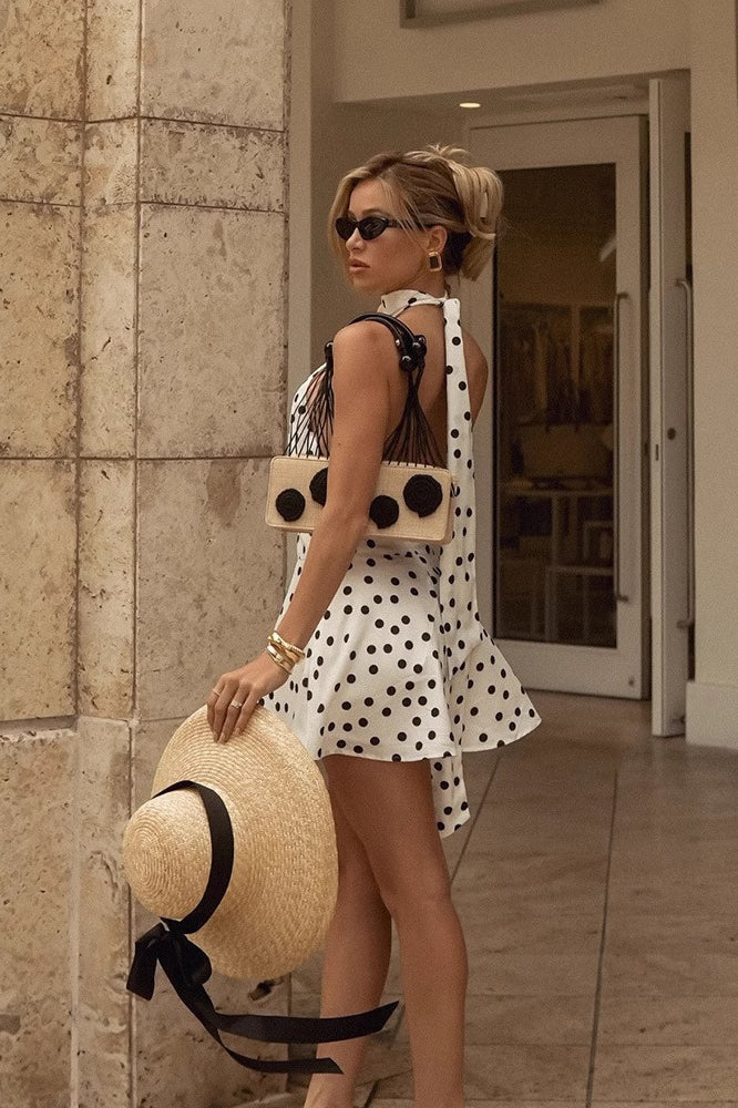 Robe courte à bretelles, taille haute, coupe évasée et dos nu