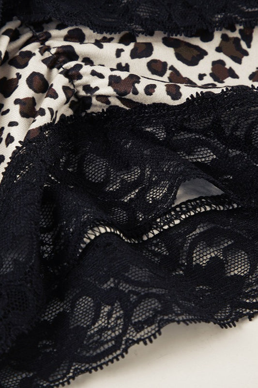 Modische asymmetrische Spitzenbluse mit Leopardenmuster