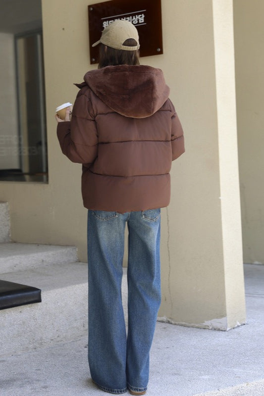 Steppjacke mit Besatz aus Kunstpelz, kurz geschnitten