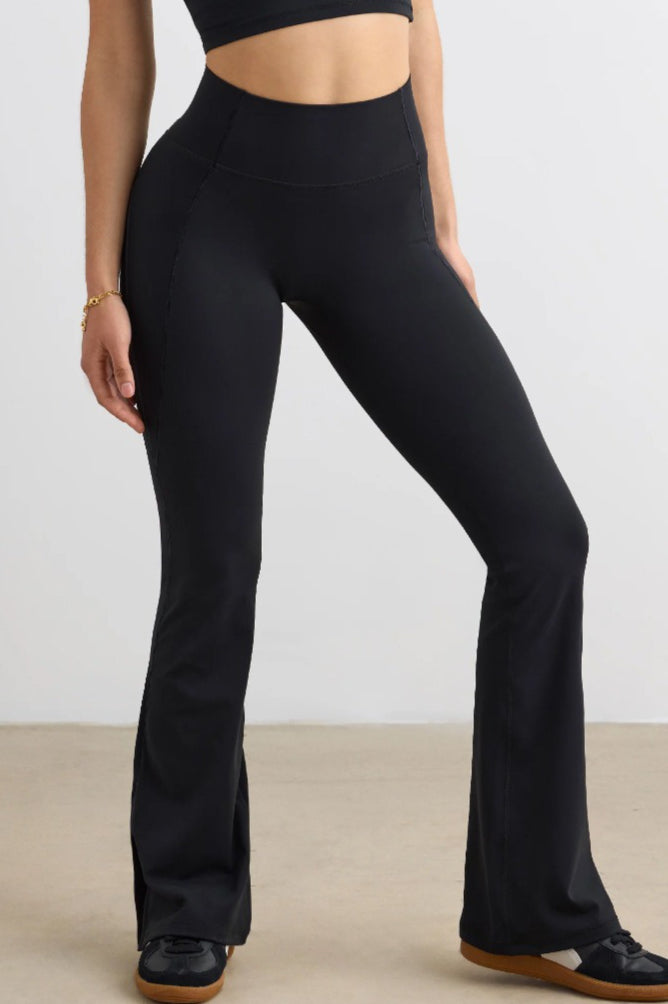 Leggings de entrenamiento acampanados de pierna ancha para realzar glúteos