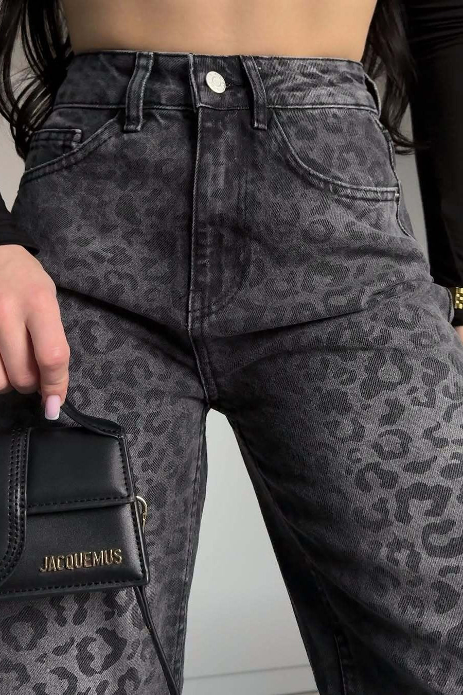 Jean taille haute gris noir délavé à imprimé léopard