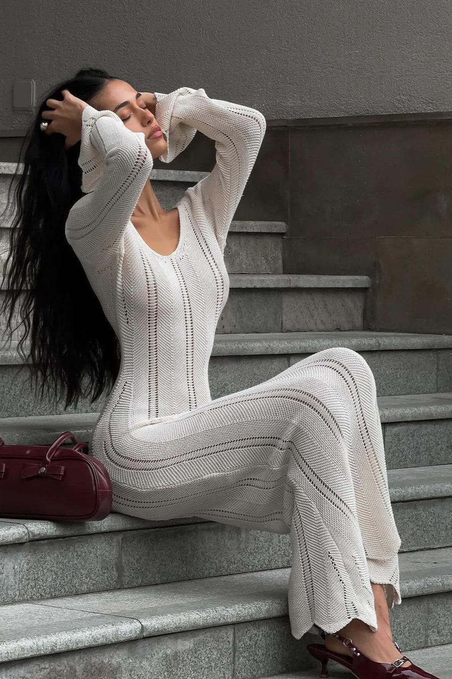 Vestido Maxi Elegante Justo com Decote U, Manga Flare de Tricô e Recorte Transparente