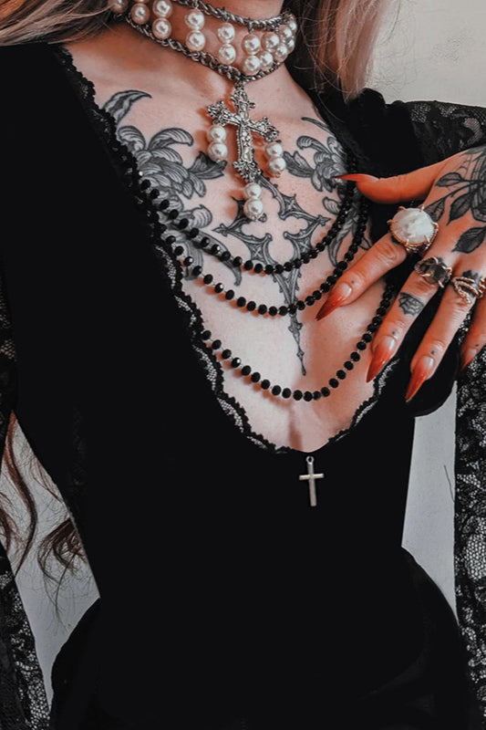 Vestido Gótico de Veludo com Renda