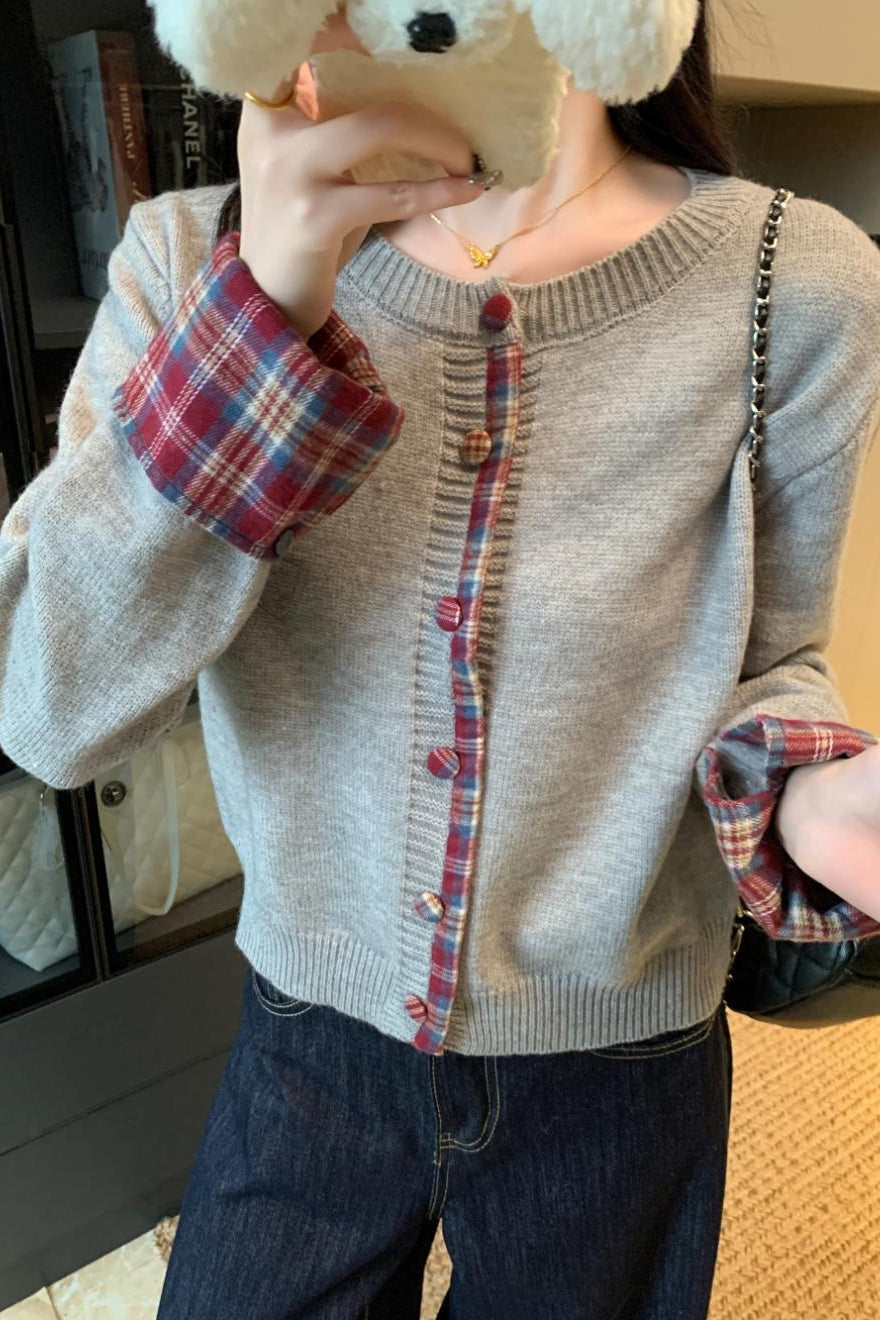 Cardigan a girocollo a quadri rossi con contrasto