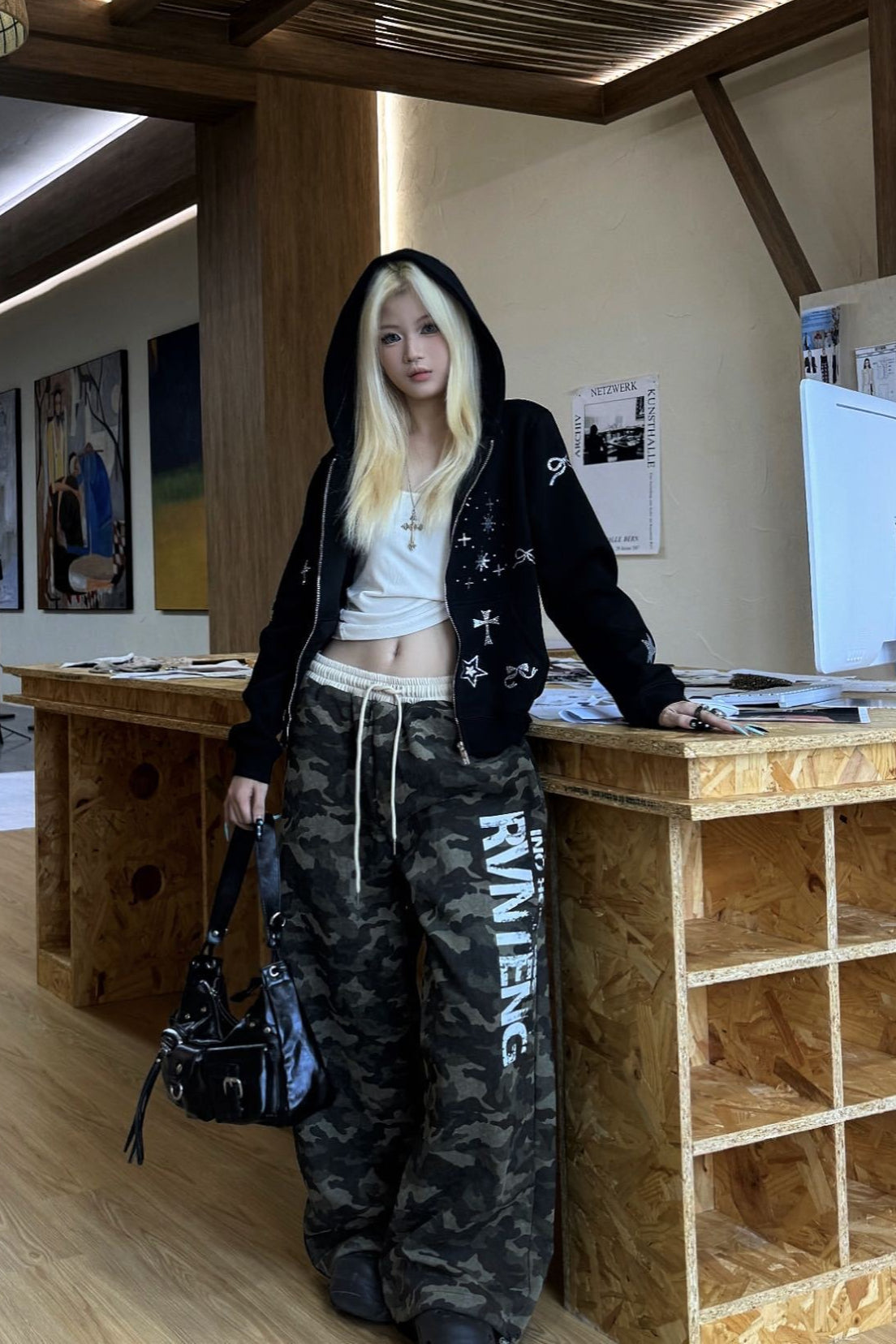 Retro Camo Letter Graphic Curved Sweat Pants