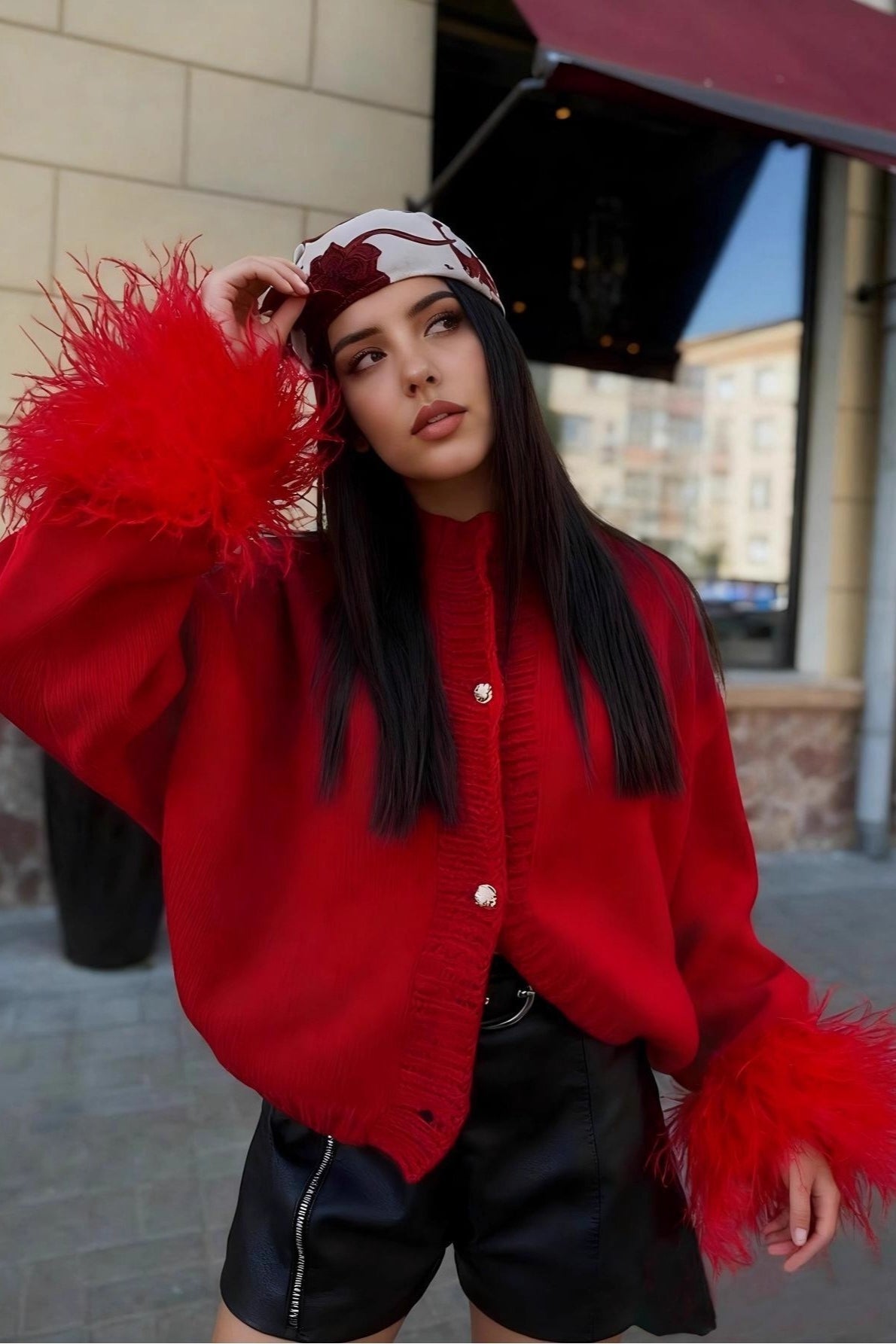 Kuscheliger Bündchen-Metallknopf-Strickjacke