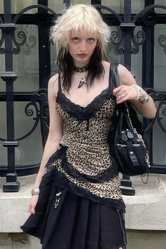 Módní asymetrická halenka s krajkou a leopardím vzorem