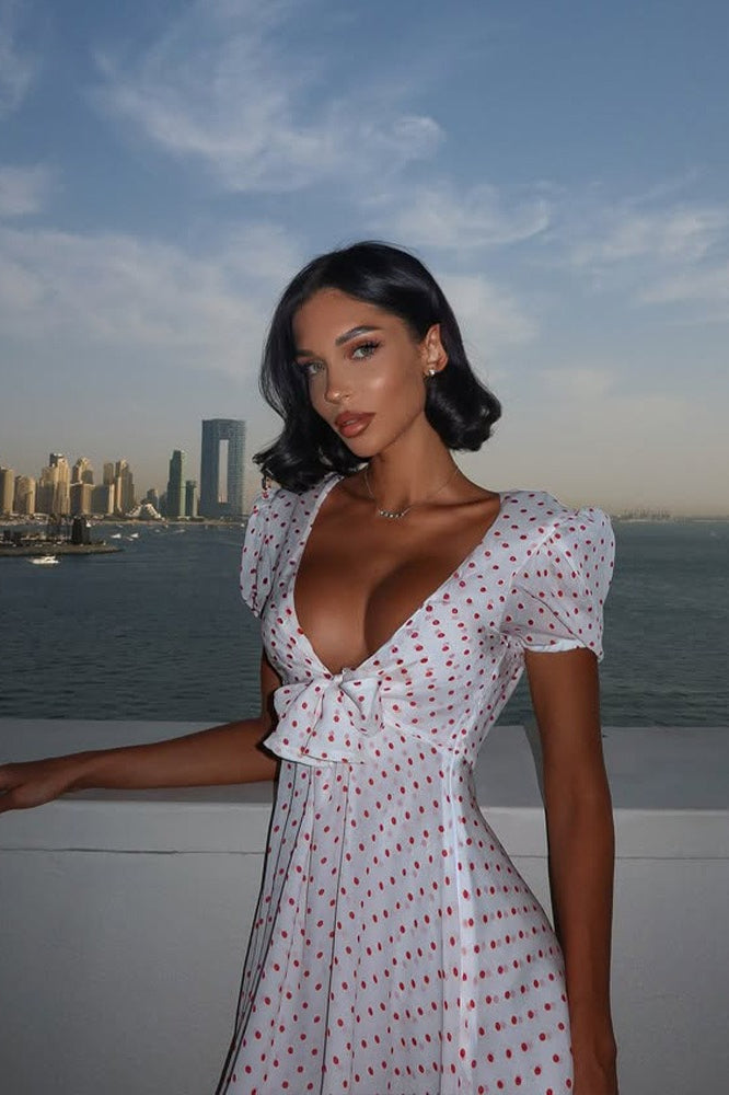 Robe courte à pois avec nœud décoratif