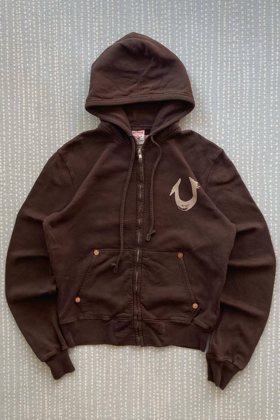 Vintage grafická mikina s nýtovaným zipem