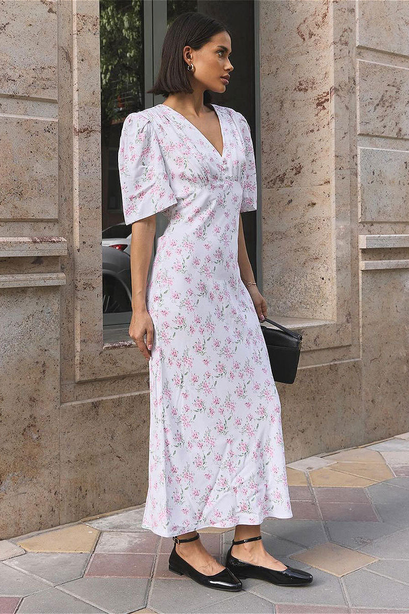 Vestido floral ajustado con escote en V, hombros marcados, cintura alta y mangas cortas