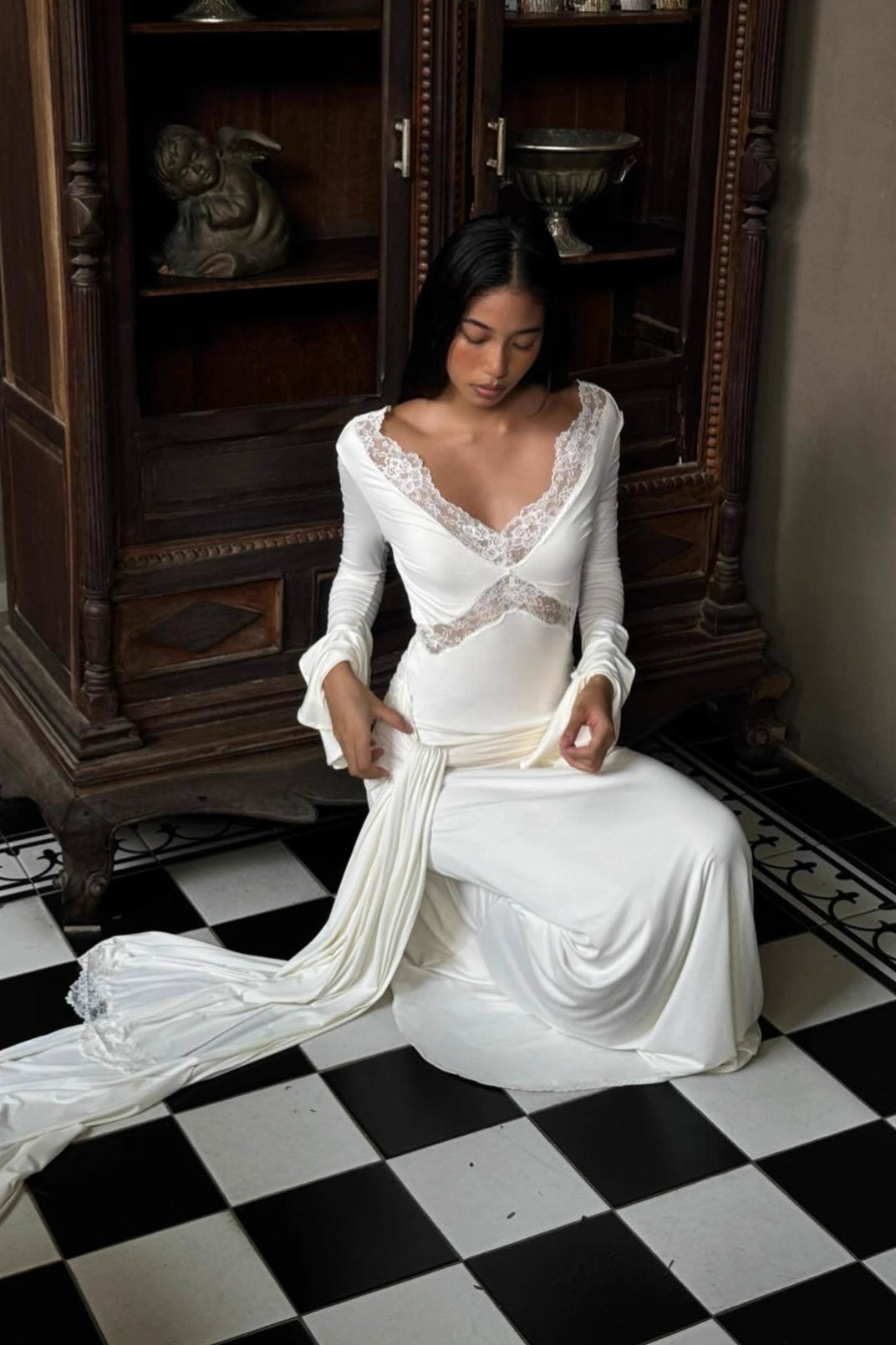 Spitzen-Körperbetontes Maxikleid mit Glockenärmeln