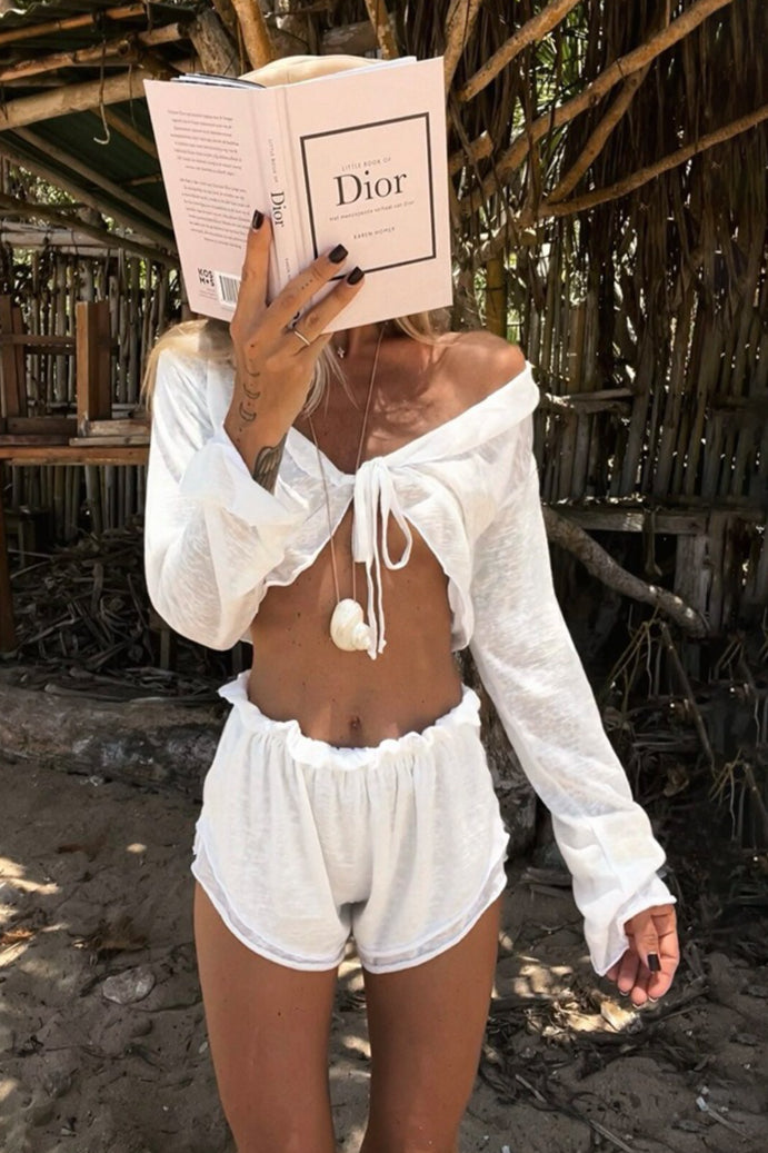 Ensemble deux pièces : gilet en maille fine noué devant et short