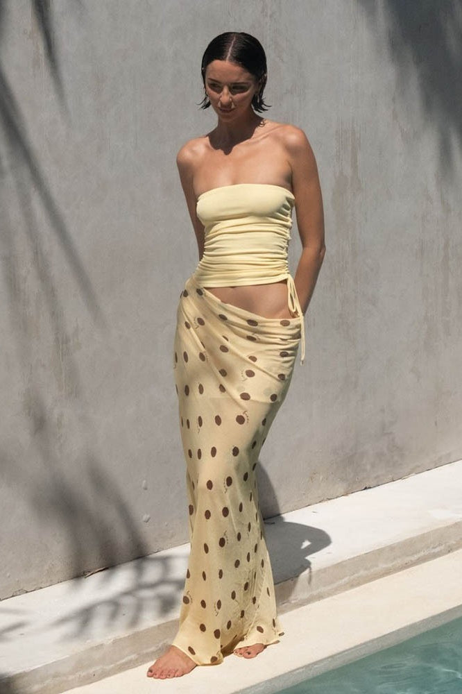 Sexy trägerloses gepunktetes Flickenkleid in schlanker Maxi-Länge