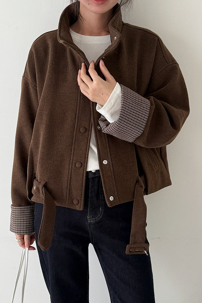 Abrigo de lana con cuello alto, piezas a cuadros y puños cortos