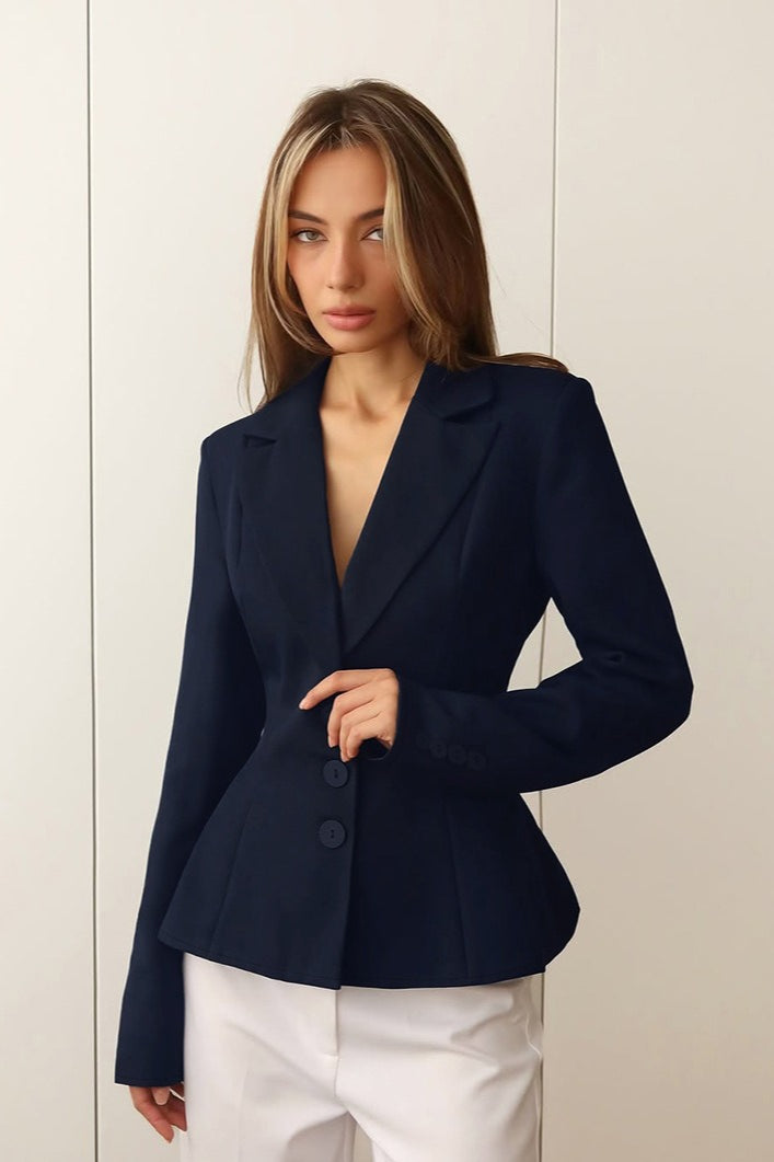 Blazer de manga larga con hombros acolchados, escote en V y cintura ajustada
