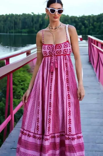 Boho-Kleid mit Spaghettiträgern und Quasten