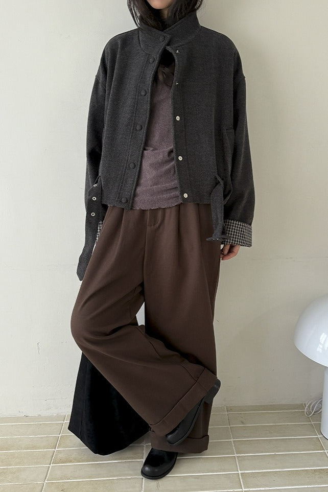 Abrigo de lana con cuello alto, piezas a cuadros y puños cortos