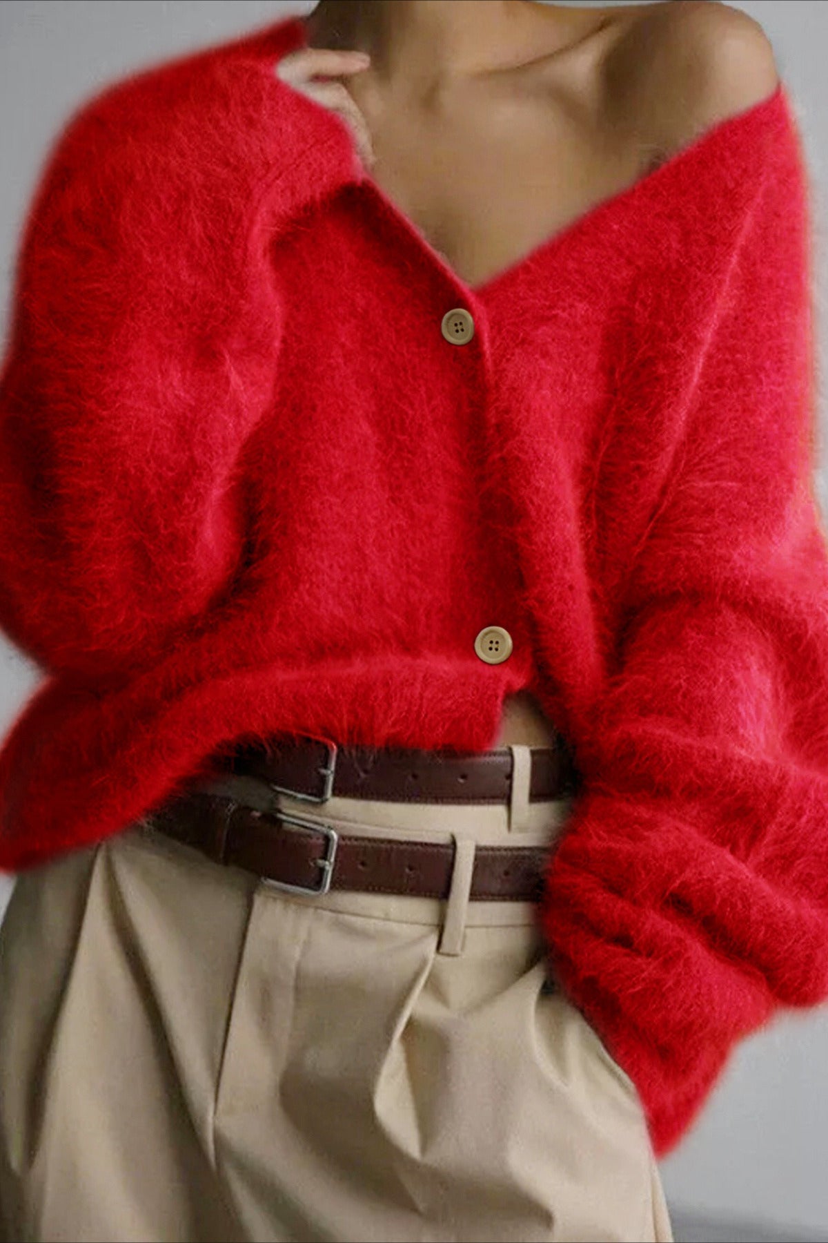 Strickjacke mit V-Ausschnitt, Knöpfen und langen Ärmeln