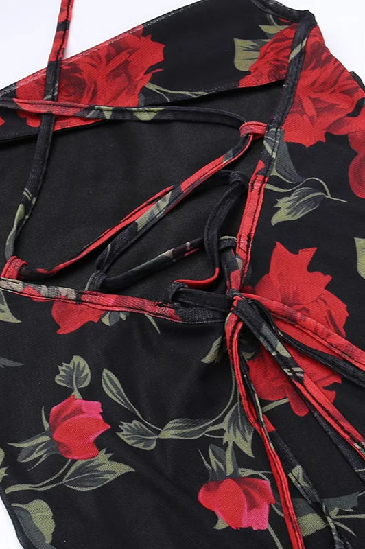 Eng anliegendes Kleid mit Blumenmuster und Spaghettiträgern