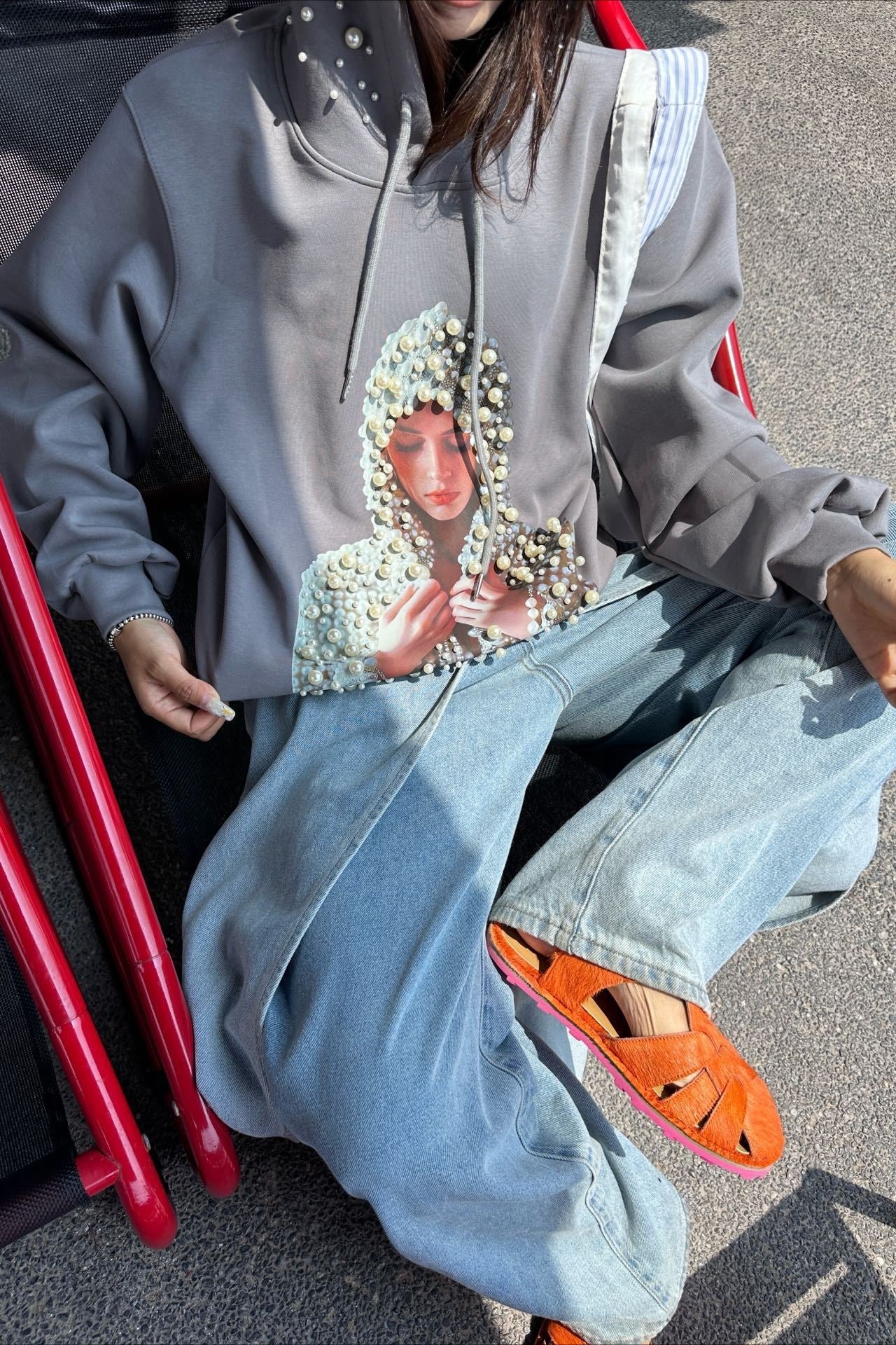 Mikina s kapucí s korálkovým vzorem, odvážný městský styl, volný střih