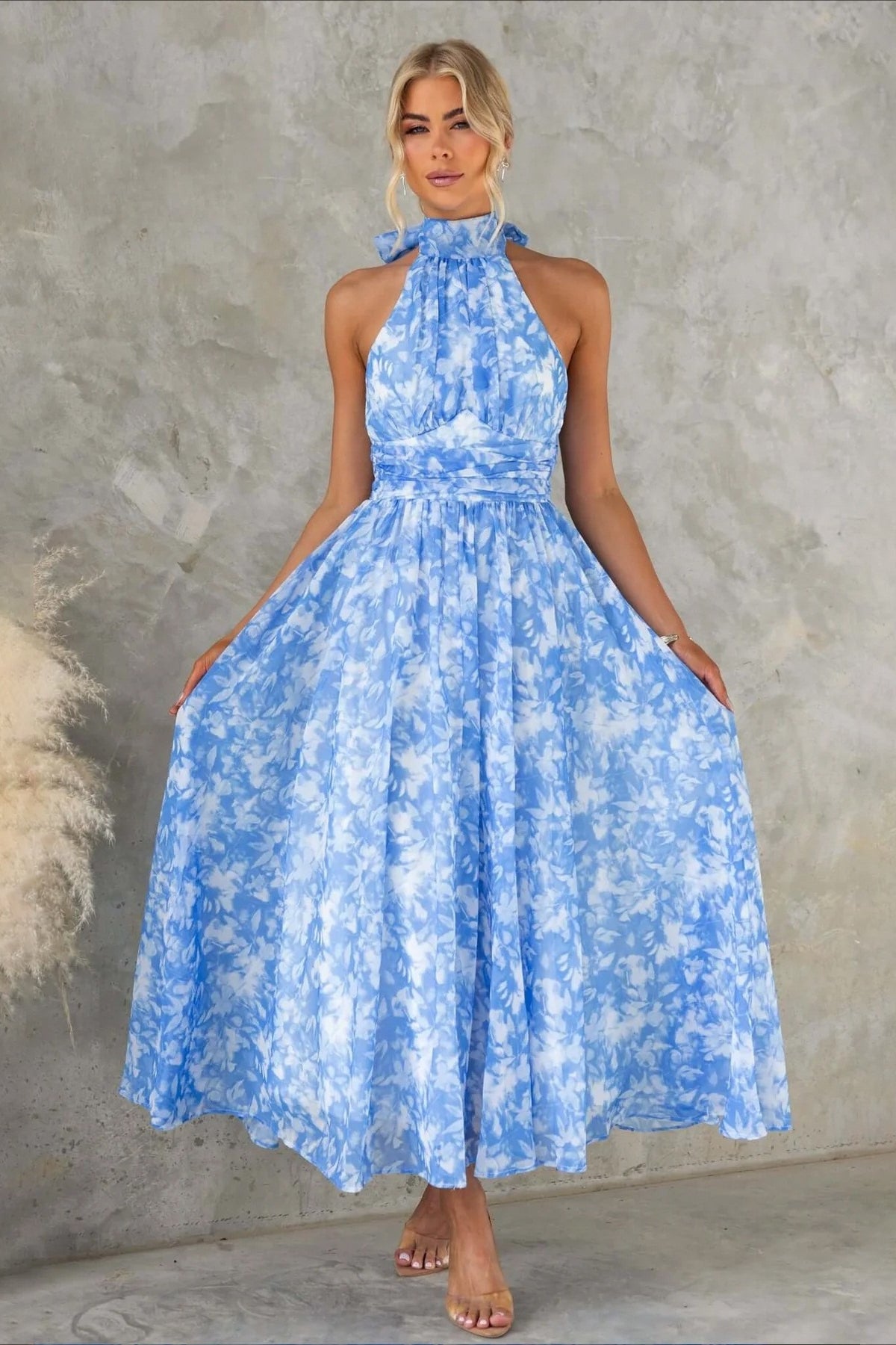 Ärmelloses Midikleid mit Blumenmuster, Neckholder und rückenfreiem Schnitt
