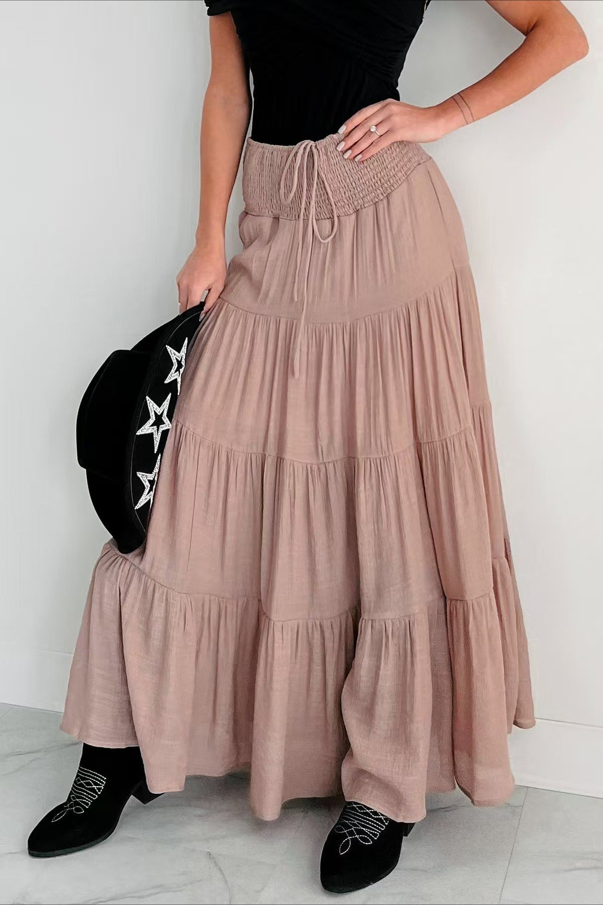 Falda larga de línea A con cintura alta, cordón y contraste estilo bohemio elegante