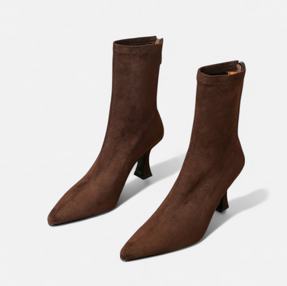 Bottines à Bout Pointu et Petit Talon Fin pour Femme – Silhouette Affirmée, Élégance Sensuelle