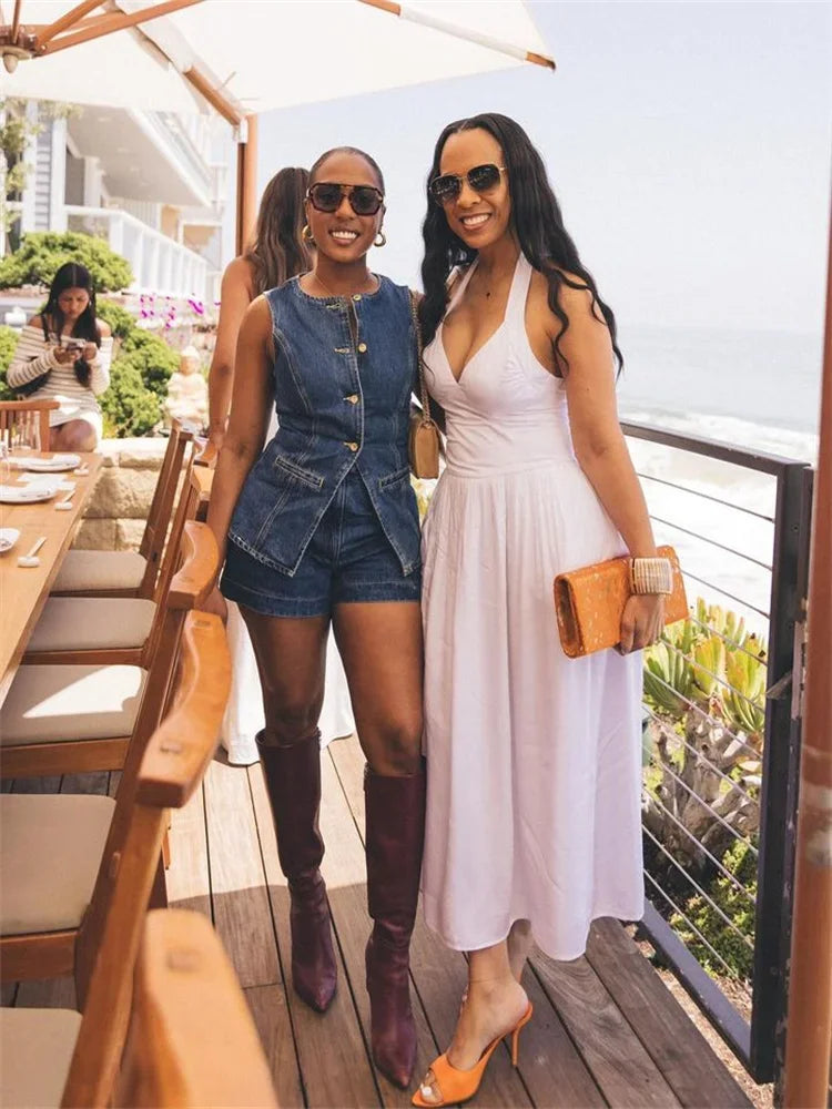 Completo da ufficio due pezzi con pantaloncini senza maniche e scollo a giro in denim