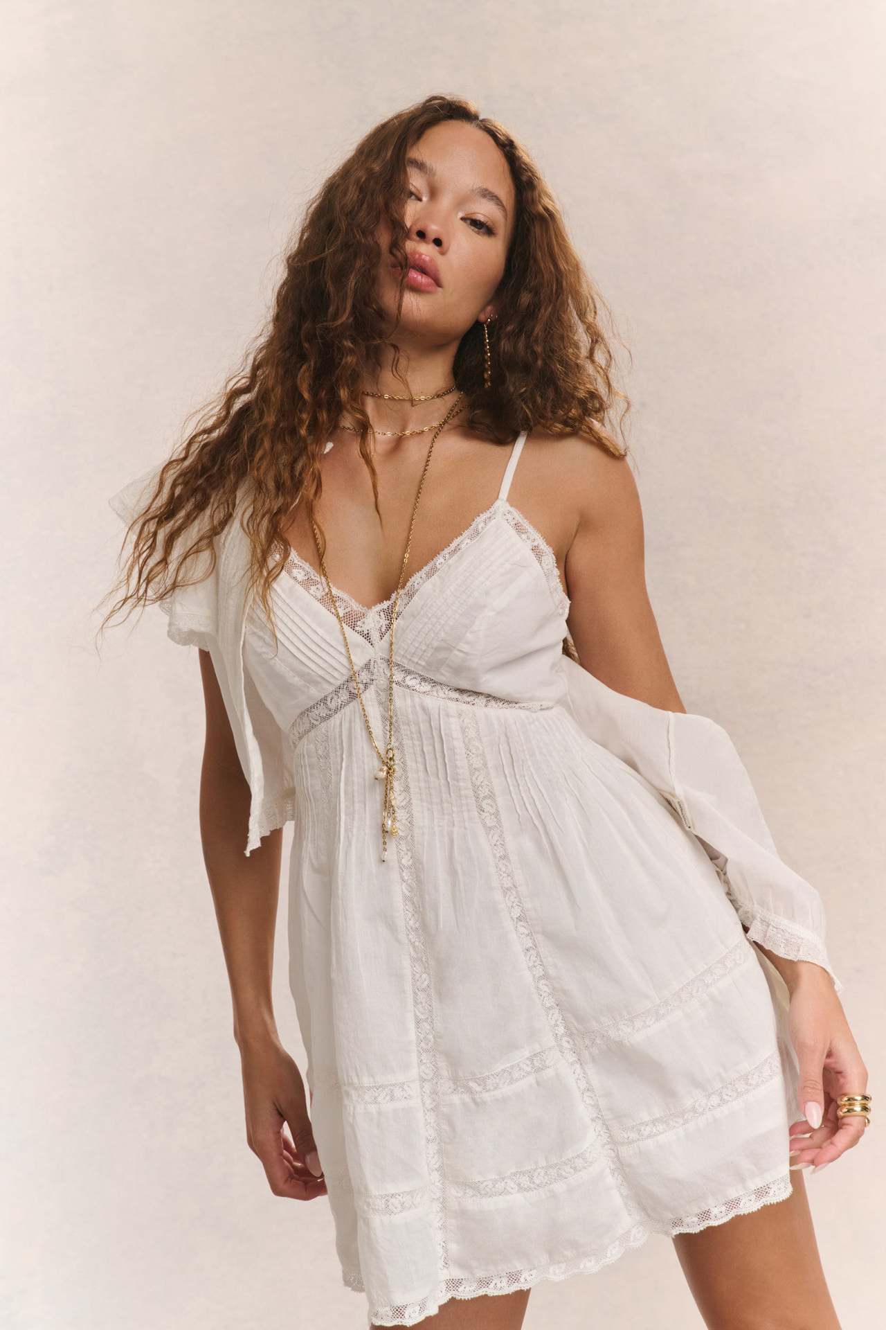 Spitzen-Patchwork-Transparentes Volant-Trägerkleid Mini