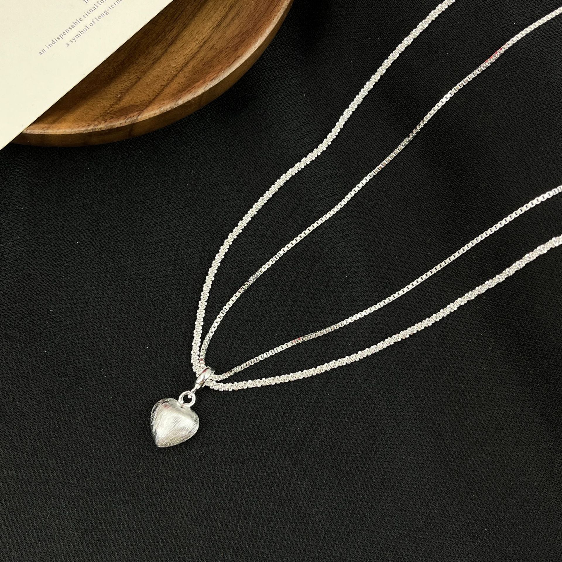 Minimalistische doppellagige Herzanhänger-Halskette