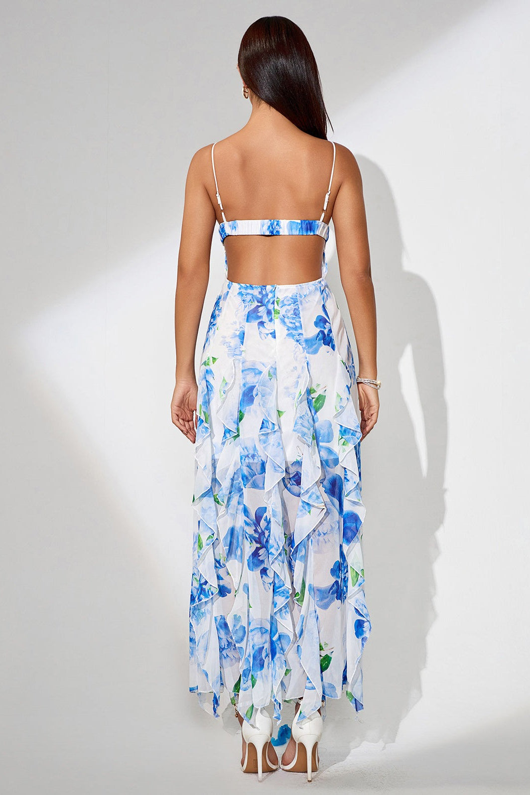 Abito da festa floreale con balze e spacco