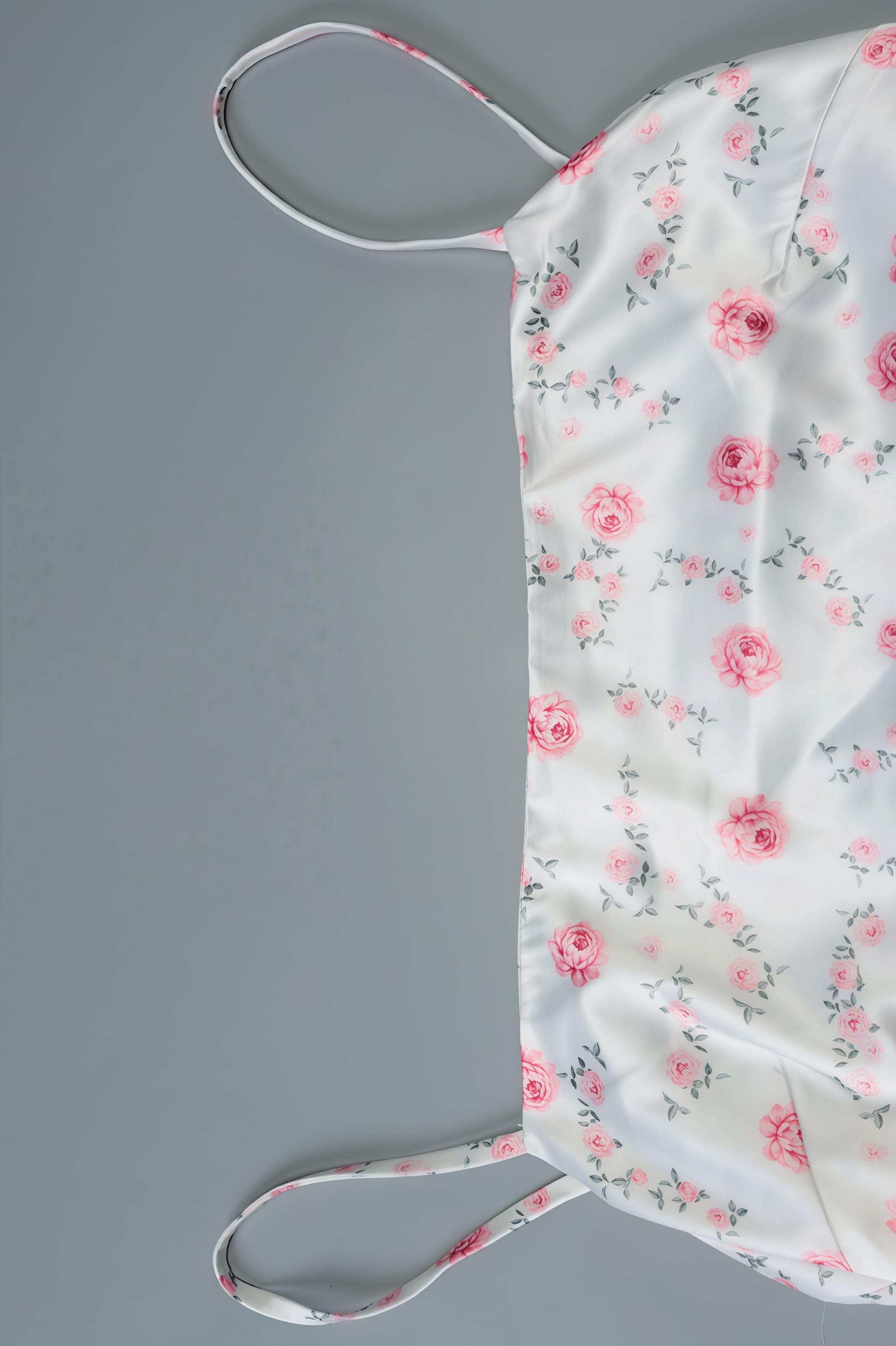 Robe longue chic moulante à bretelles fines et épaules dénudées à motif floral