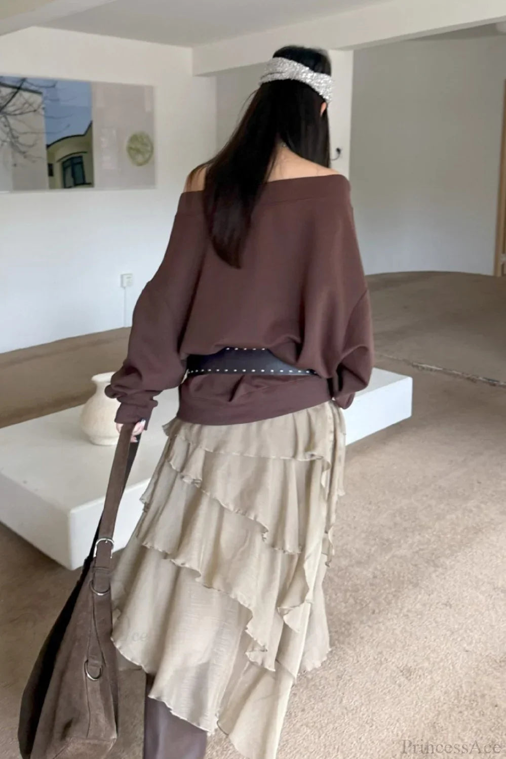 Sweat ample à rivets asymétrique à épaules dénudées